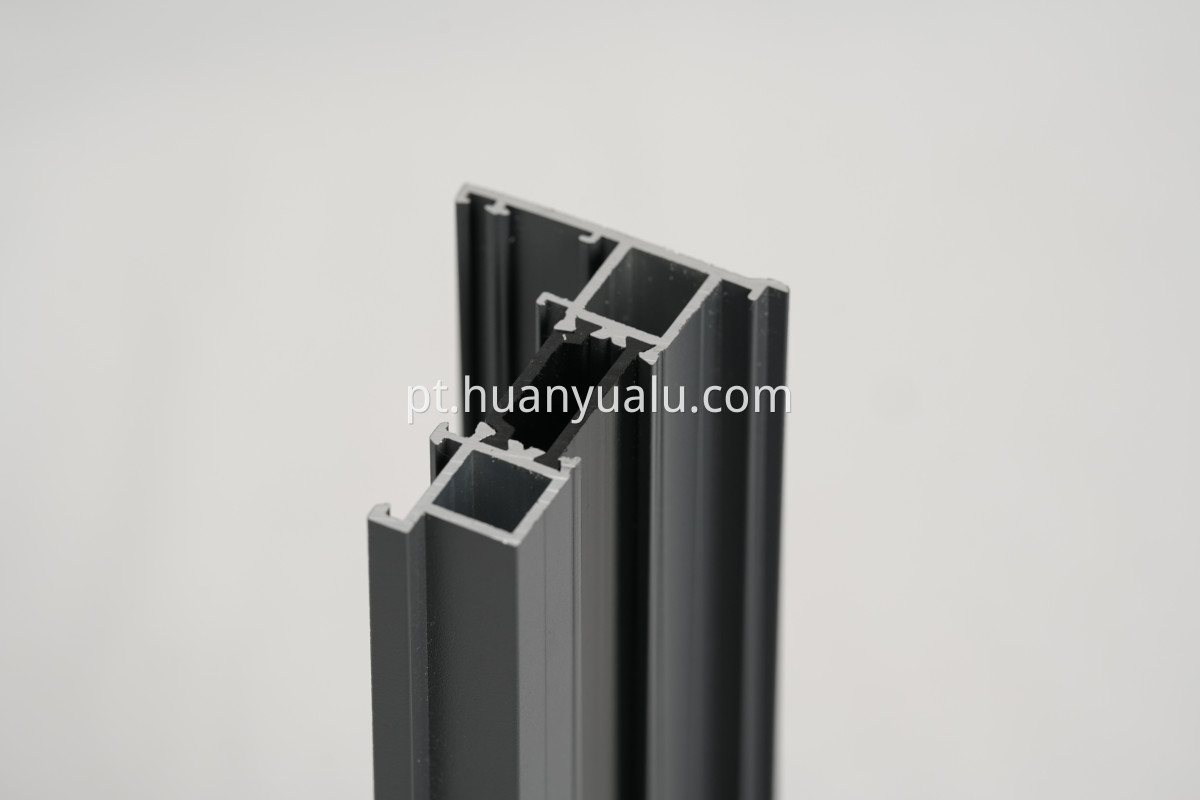 Perfis de isolamento térmico Thermal insulation profiles